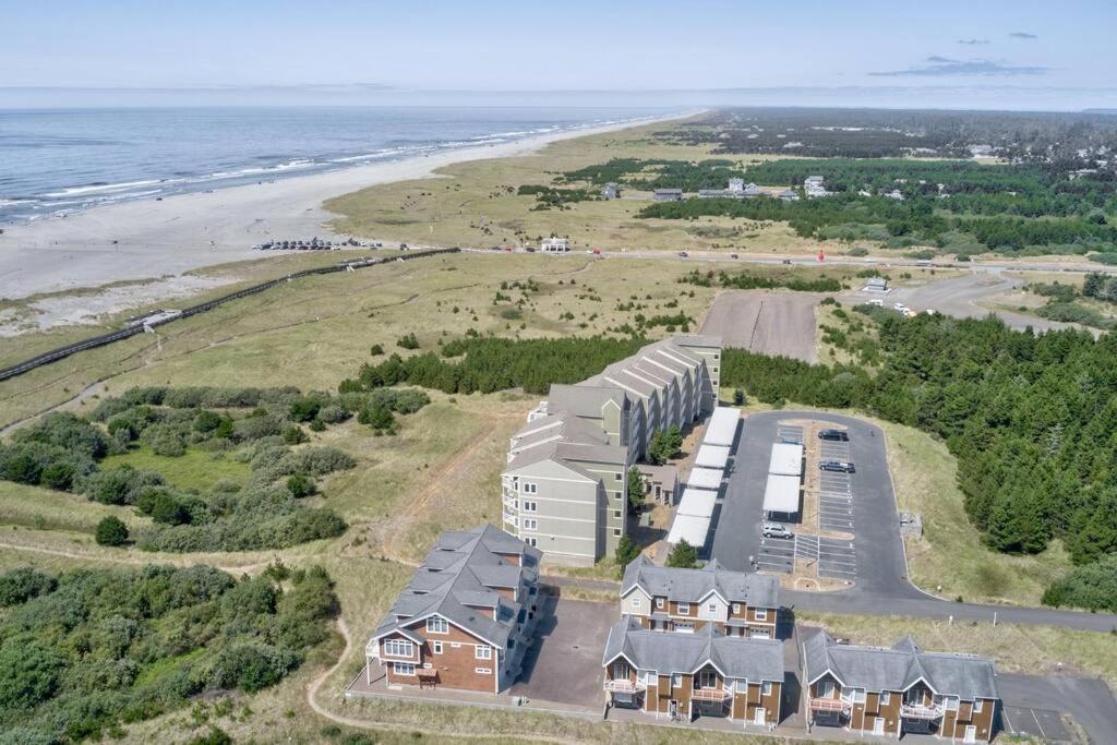Beach Please-Updated Home With Ocean Views Лонг-Бич Экстерьер фото