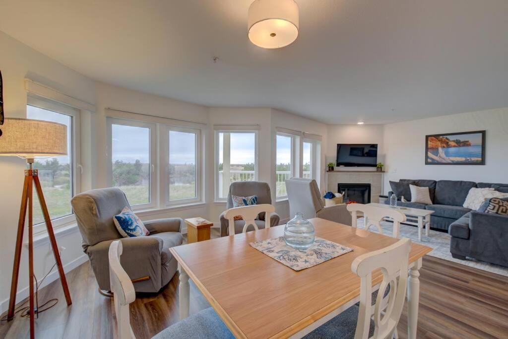 Beach Please-Updated Home With Ocean Views Лонг-Бич Экстерьер фото